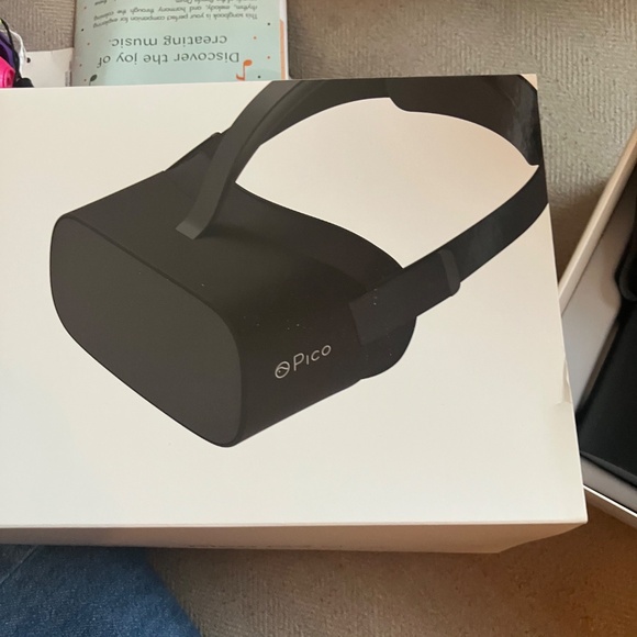 Virtual reality headset - Picture 3 of 5